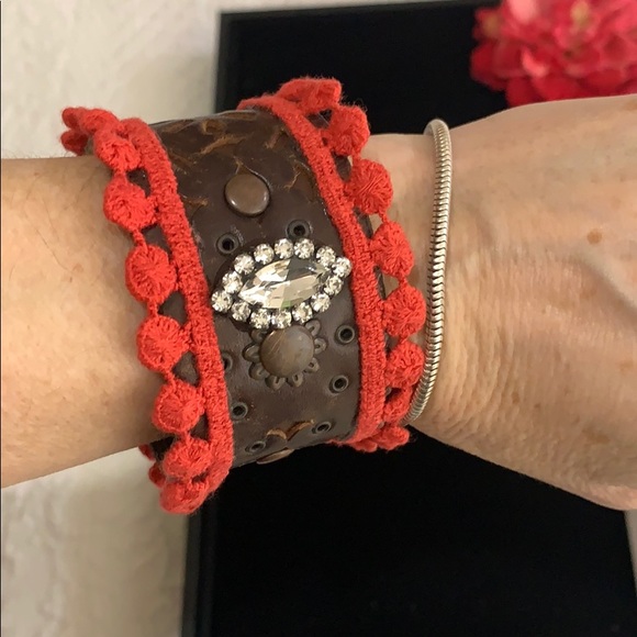 ⭐️Adorned Crown artisan assemblage Vintage leather coral bling cuff bracelet - Picture 5 of 8